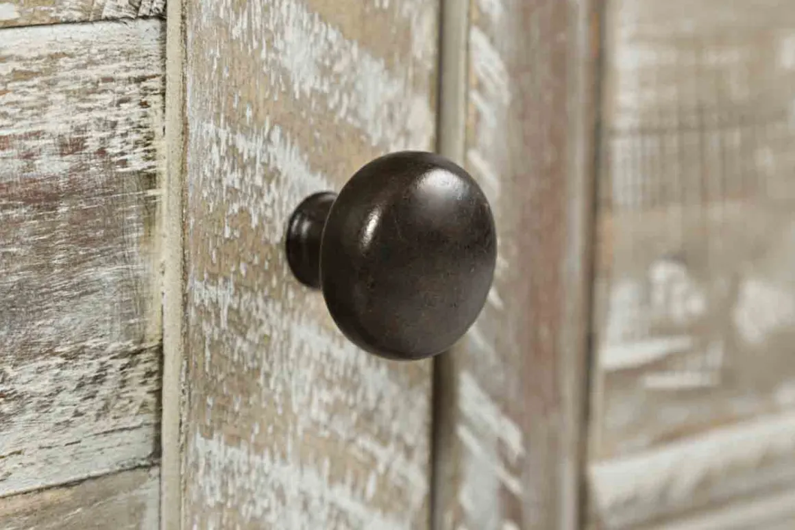 Artisans Media Console In Oak, 50 Inch