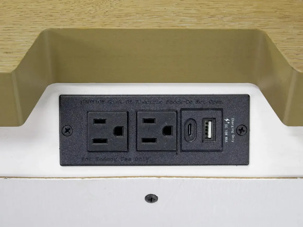 Ashbryn Nightstand In White