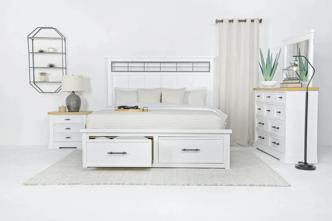 Ashbryn Storage Bed In White, Queen