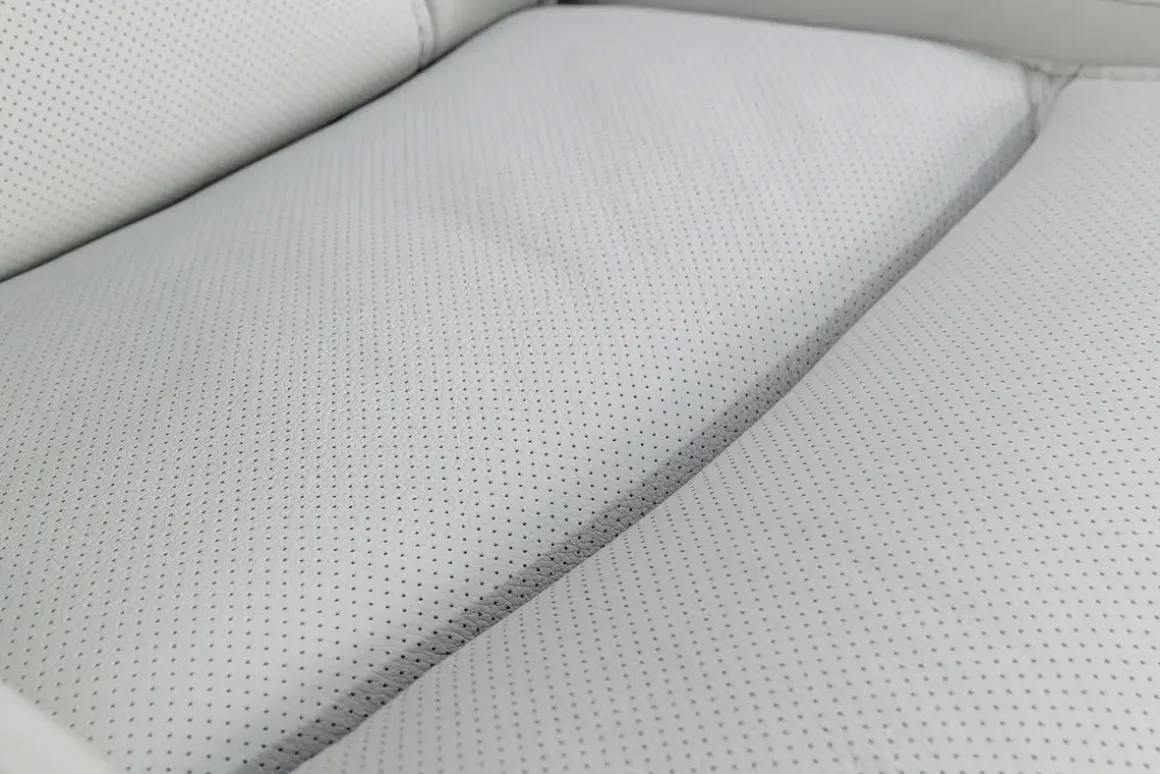 Bowden 2 Power Console Loveseat W/ Cooler In Blanca Light Gray Leather