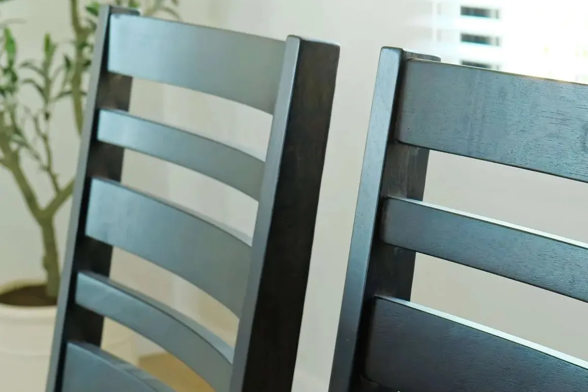 Lincoln Dining Table, 4 Chairs & Bench In Dark Espresso