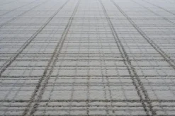 London Court Rug In Beige/Gray/Ivory, 5’ X 7’