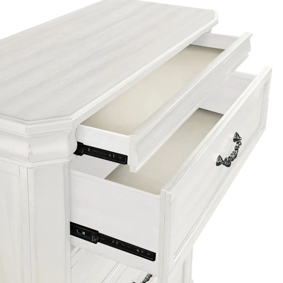 Lyndhurst Chest In Walnut